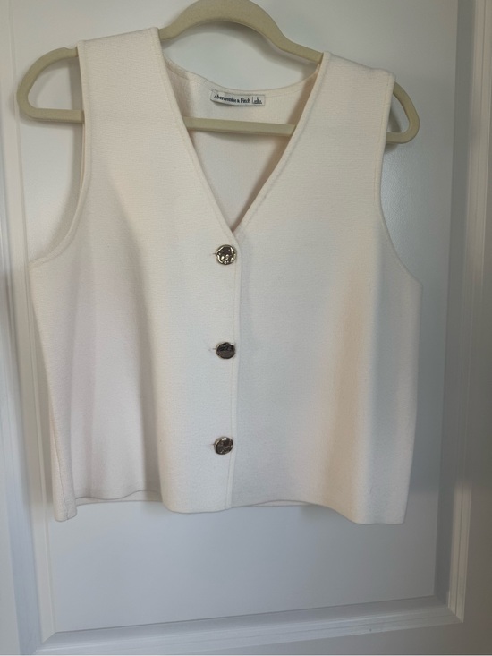 Abercrombie & Fitch Tops - Abercrombie & Fitch Cream Button-Front V-Neck Vest Large